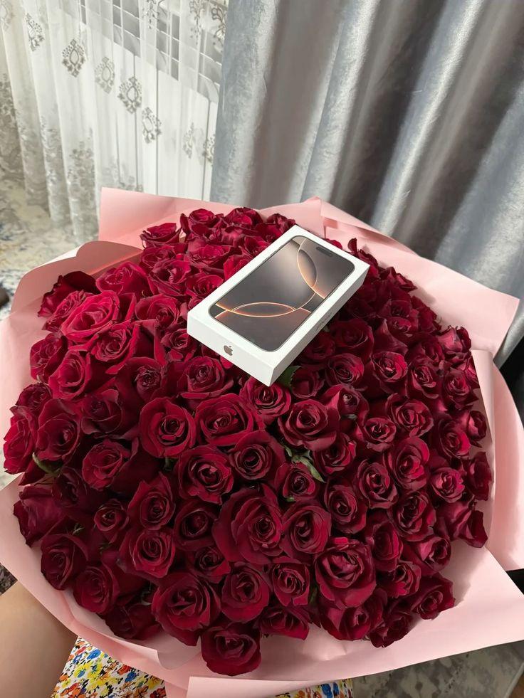 Quantiro Vexalum workshop space where corporate flower arrangements are designed and prepared for business delivery